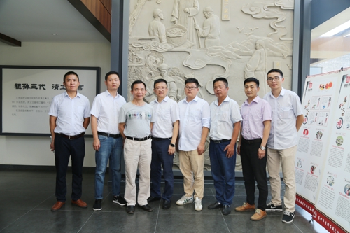 1564991751259749.jpg 0731+揚州北辰電氣集團有限公司黨總支開展迎“八一”專題活動.jpg